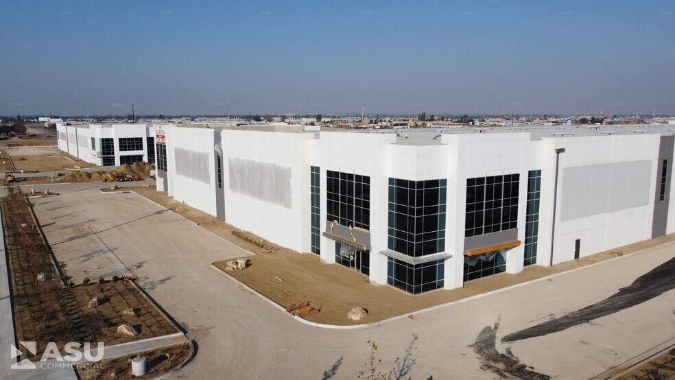 More Photos Of 2152 Coffee Rd, Bakersfield Distribution For Lease