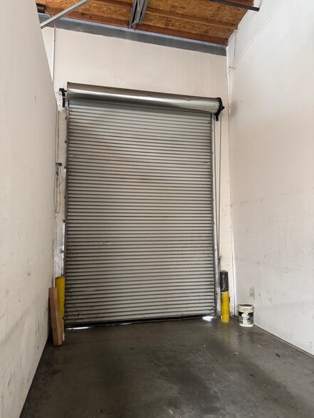 More Photos Of 9220-9268 1/2 Hall Rd, Downey Manufacturing For Lease