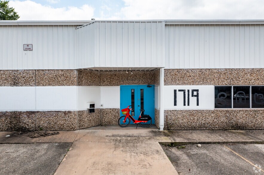 More Photos Of 1719 E 2nd St, Austin Warehouse For Lease