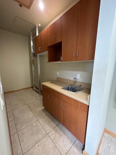 More Photos Of 9650 Research Dr, Irvine Office For Lease