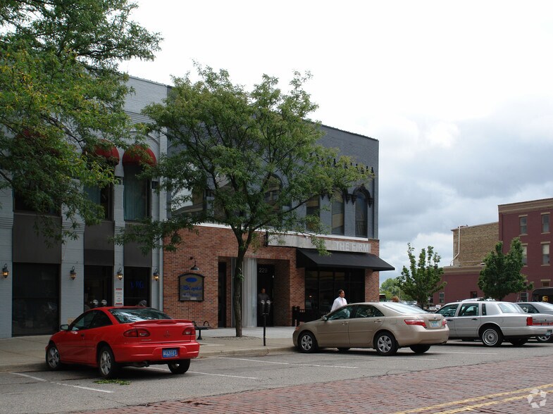 More Photos Of 227-229 S Washington Sq, Lansing Storefront Retail Office For Sale