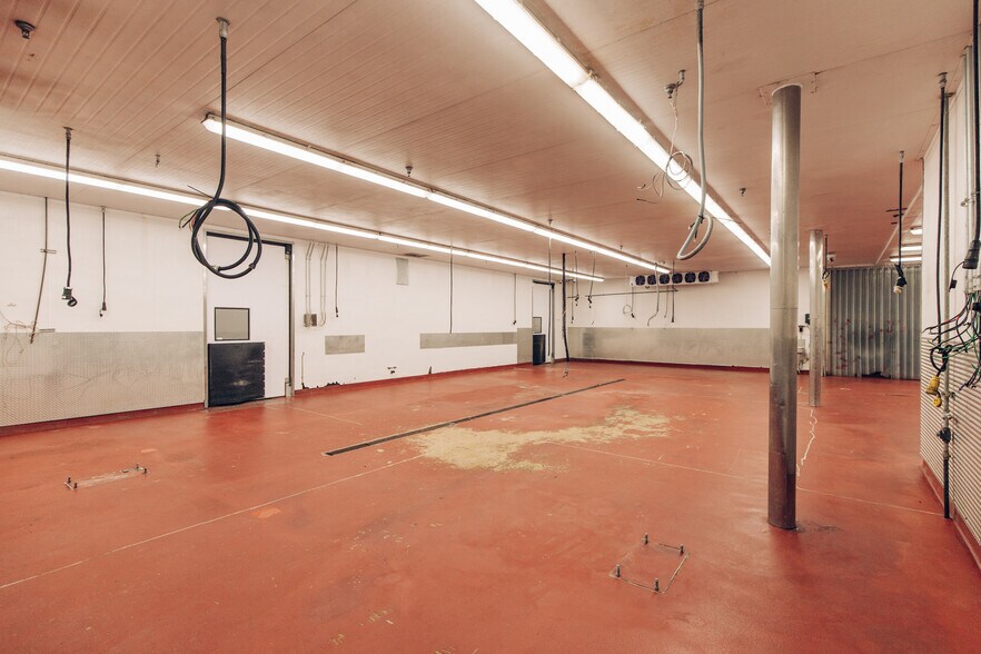 More Photos Of 2331 NW 23rd Ave, Portland Warehouse For Sale
