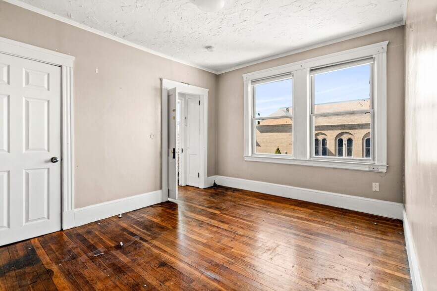 More Photos Of 136-138 Winter St, Haverhill Storefront Retail Residential For Sale