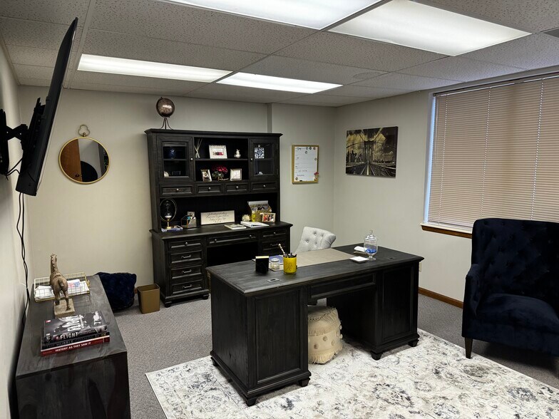 More Photos Of 4228 S Hocker Dr, Independence Office For Sale