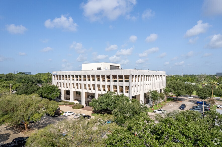 More Photos Of 17625 El Camino Real, Houston Unknown For Lease