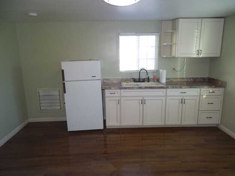 More Photos Of 2110 W Bonanza Rd, Las Vegas Service For Lease