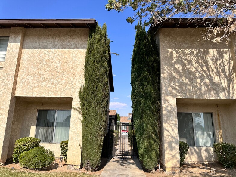More Photos Of 12745 Navajo Rd, Apple Valley Apartments For Sale