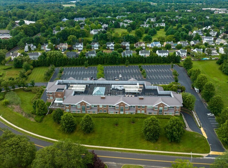 More Photos Of 662 Penn St, Newtown Office For Sale