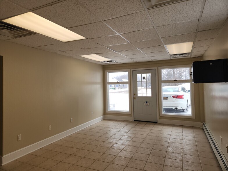 More Photos Of 188 Lake St, Liberty Freestanding For Lease