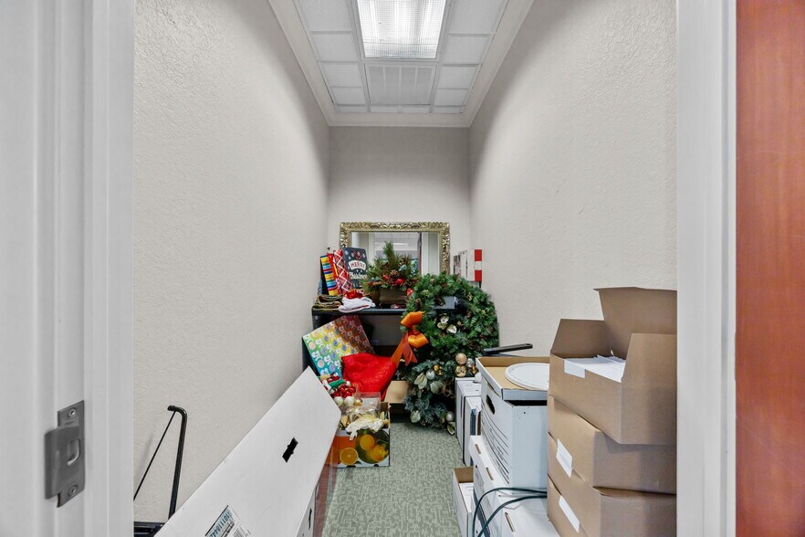 More Photos Of 8468 Caratoke Hwy, Powells Point Bank For Lease