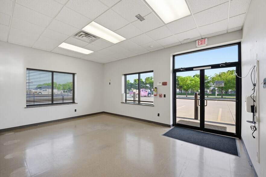 More Photos Of 416 NE 145th Pl, Edmond Warehouse For Lease