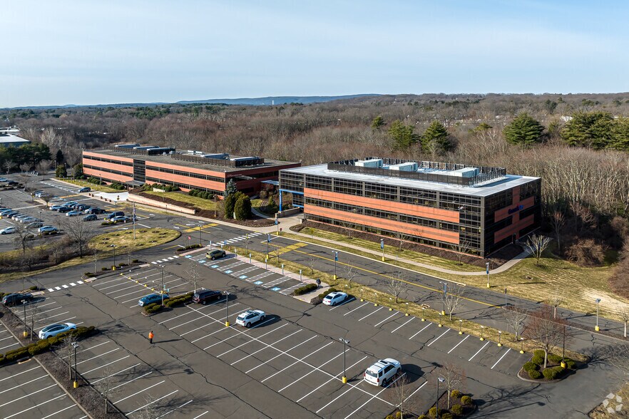 More Photos Of 175 Scott Swamp Rd, Farmington Office For Sale