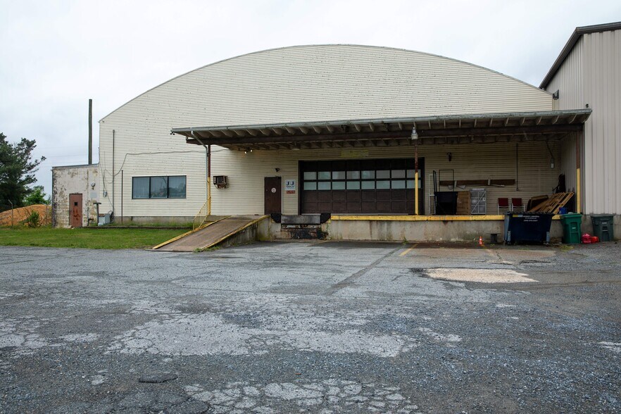 More Photos Of 8506 Potts Ln, Seaford Manufacturing For Lease