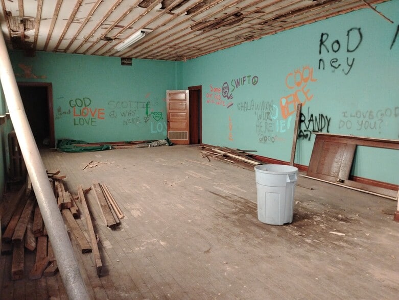 More Photos Of 906 Elm St, Coffeyville Religious Facility For Sale