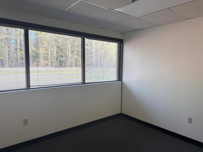 More Photos Of 30 Boston Ct, Essex Junction Warehouse For Lease