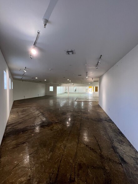 More Photos Of 3049 La Cienega Blvd, Culver City Warehouse For Lease