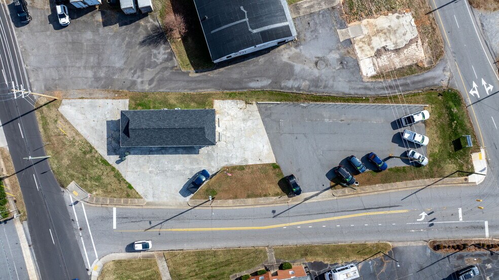 More Photos Of 121 13th St SW, Hickory Office For Sale