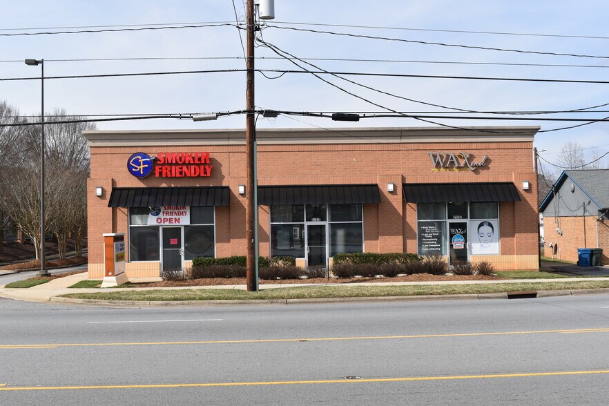 More Photos Of 2923 N Center St, Hickory Freestanding For Lease