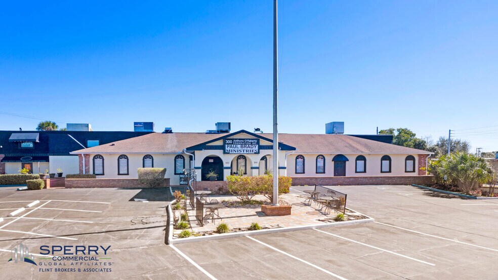 Primary Photo Of 300 N Cocoa Blvd, Cocoa Restaurant For Lease