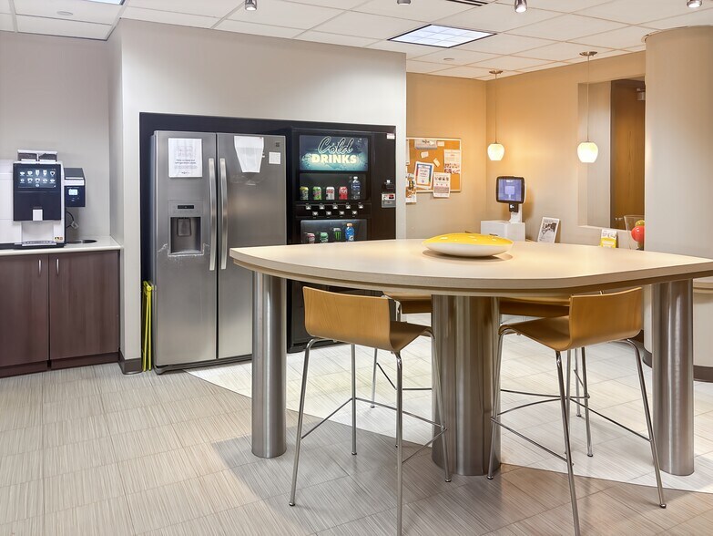More Photos Of 5250 Old Orchard Rd, Skokie Coworking Space