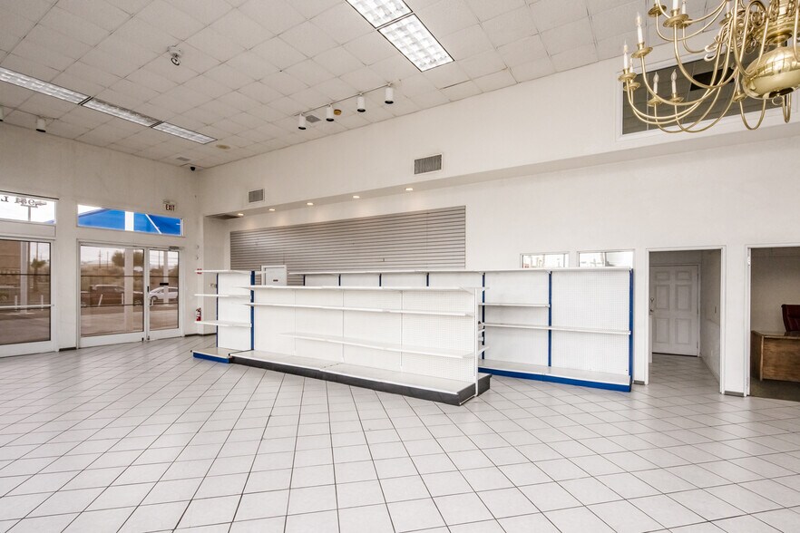 More Photos Of 951 Lake Havasu Ave N, Lake Havasu City Showroom For Sale