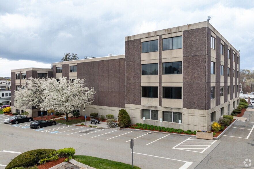 More Photos Of 36 Washington St, Wellesley Office For Lease