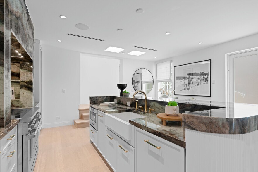 More Photos Of 255 Royal Poinciana Way, Palm Beach Storefront Retail Residential For Sale