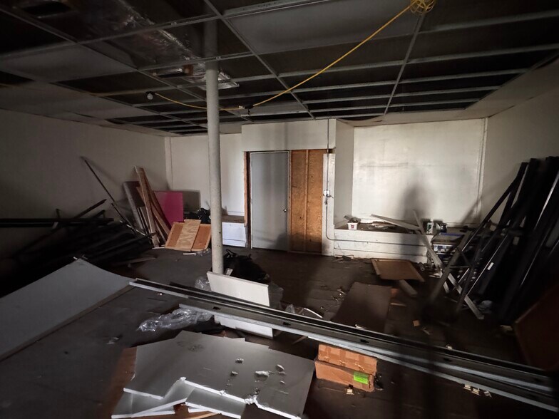 More Photos Of 369-371 S Central Ave, Columbus Bar For Sale