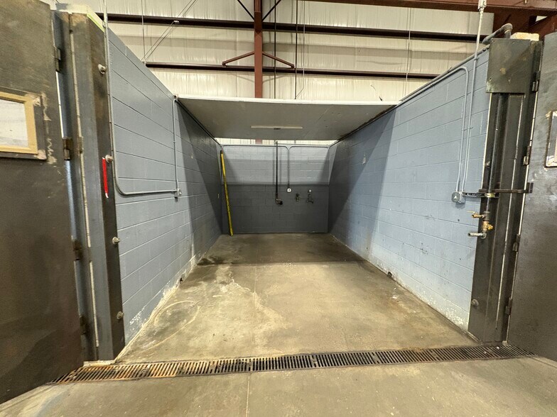 More Photos Of 8560 Delta Dr, Casper Warehouse For Lease