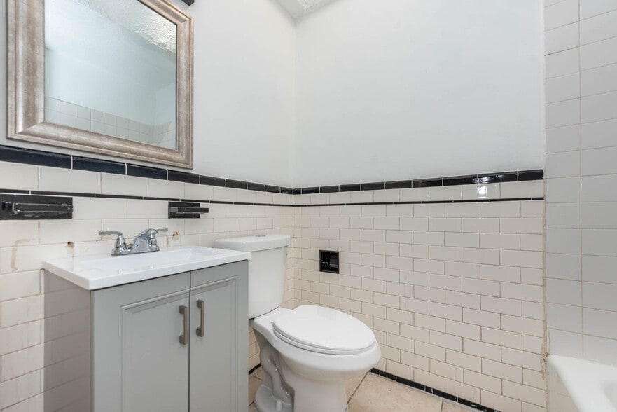 More Photos Of 7231 Harford Rd, Baltimore Storefront Retail Residential For Sale