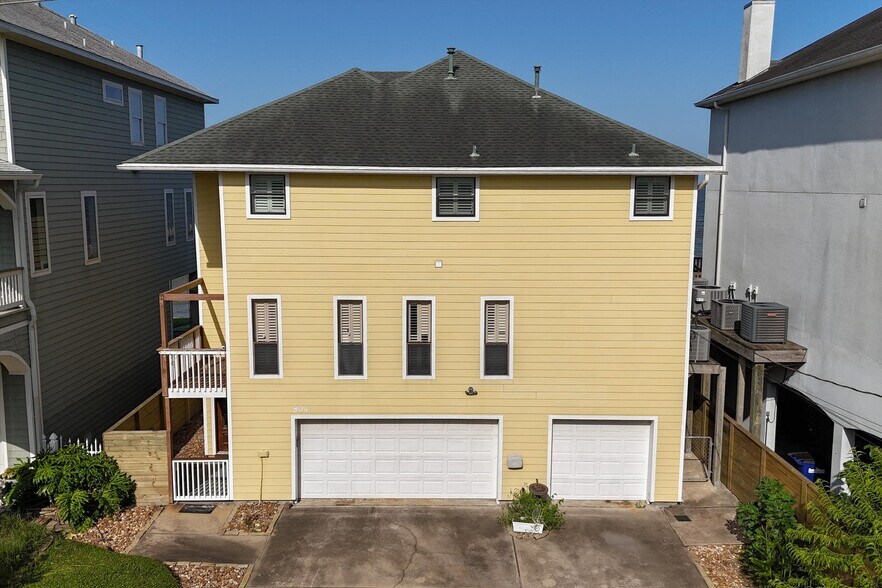 More Photos Of 804 Bay Ave, Kemah Specialty For Sale