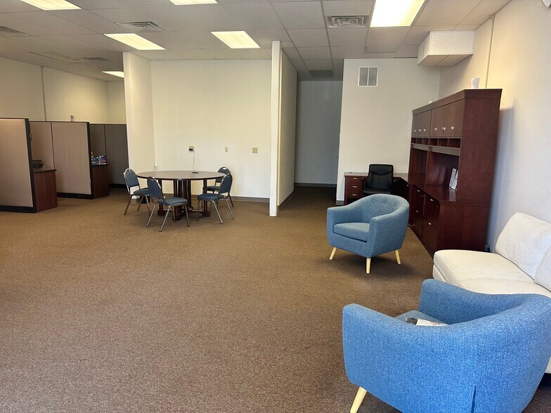 More Photos Of 150 Stone St, Villa Rica Office For Sale