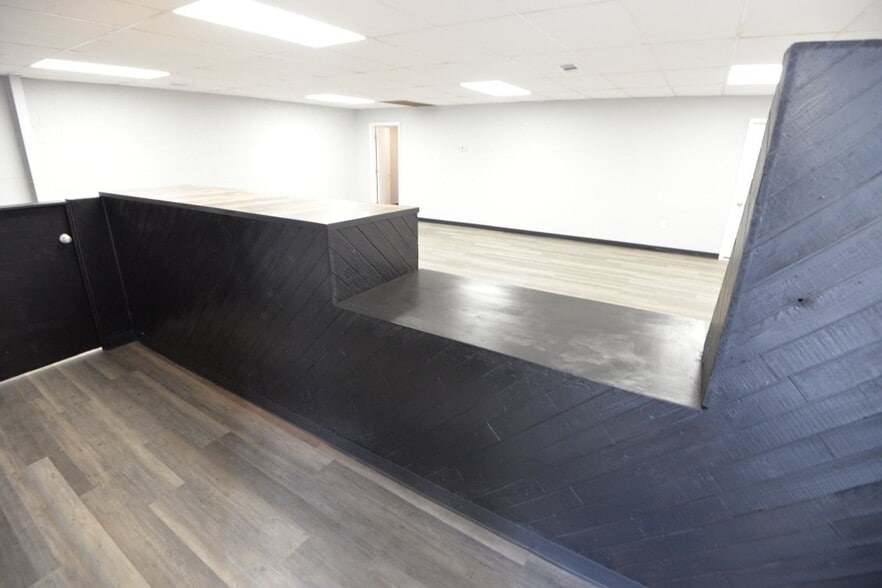 More Photos Of 4652B Jonesboro Rd, Forest Park Specialty For Lease