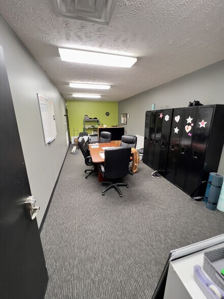 More Photos Of 810 E 56th St, Kearney Office For Lease