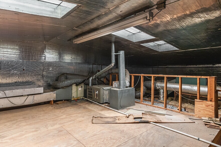 More Photos Of 624 S 7th St, Saint Joseph Industrial For Sale