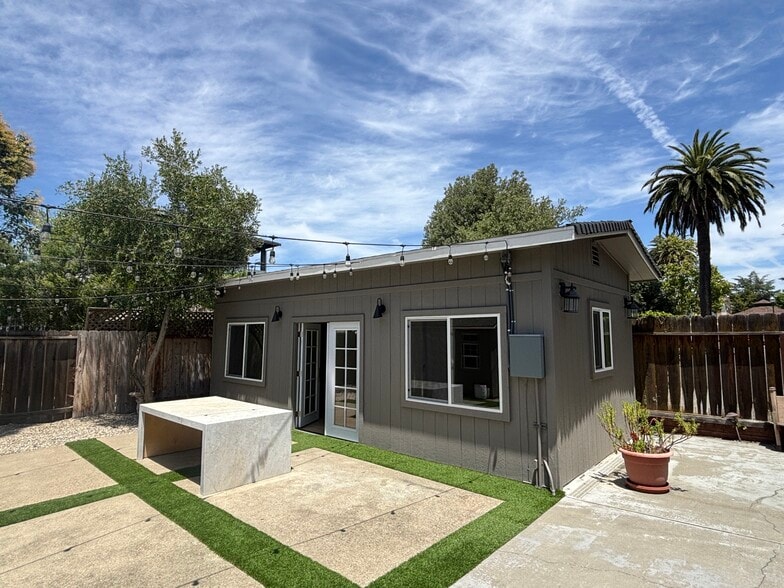 More Photos Of 2052 4th St, Livermore Freestanding For Lease