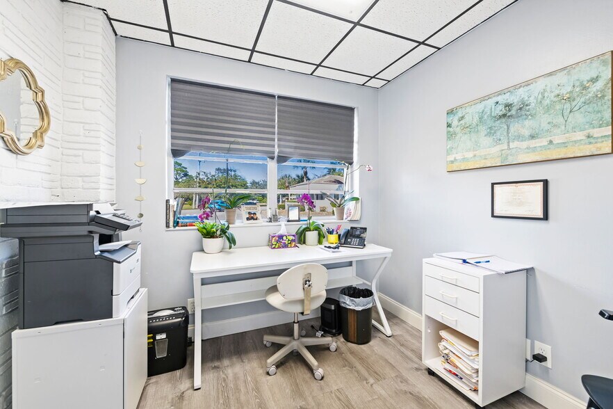 More Photos Of 1130 Bayview Dr, Fort Lauderdale Medical For Lease