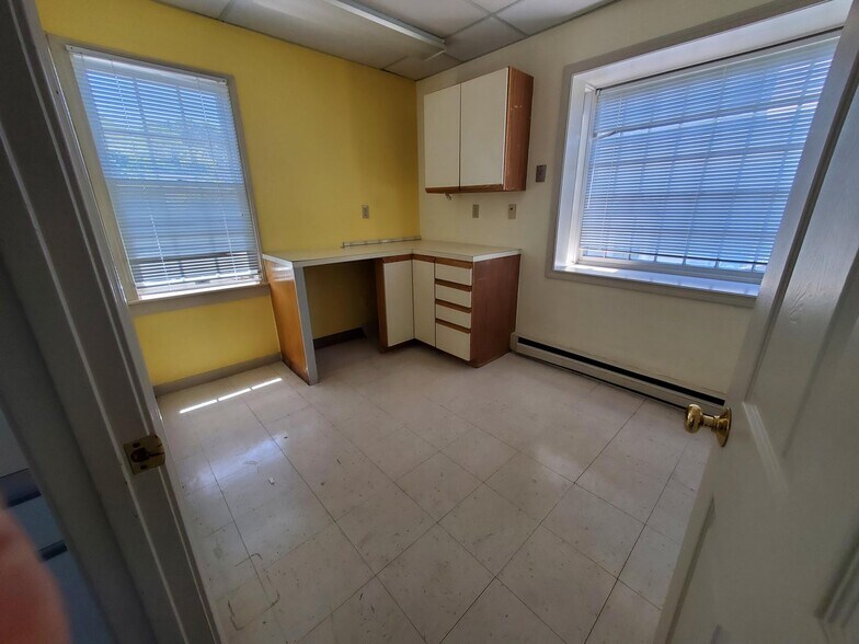 More Photos Of 8 Nells Way, Orleans Office For Lease