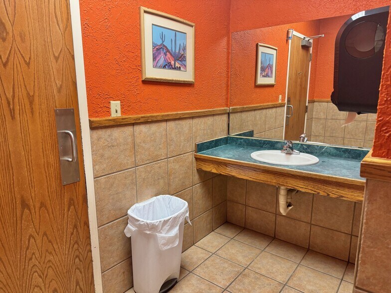 More Photos Of 200 N Central Ave, Parsons General Retail For Sale