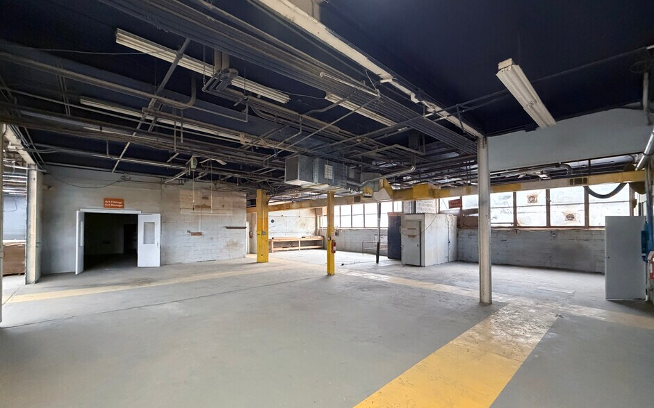 More Photos Of 150 N Macquesten Pky, Mount Vernon Warehouse For Lease