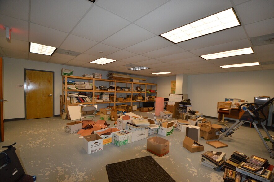 More Photos Of 7278 Centreville Rd, Manassas Showroom For Lease