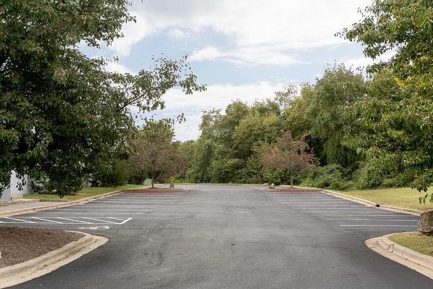 More Photos Of 7100 Trade Port Dr, Louisville Distribution For Lease