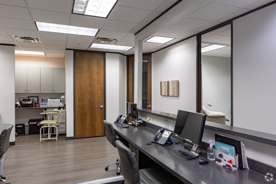 More Photos Of 12300 Dundee Ct, Cypress Unknown For Lease