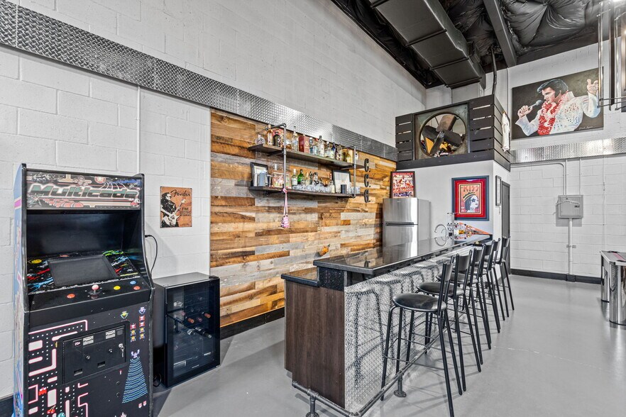 More Photos Of 2937 Ravenswood Rd, Fort Lauderdale Self Storage For Sale