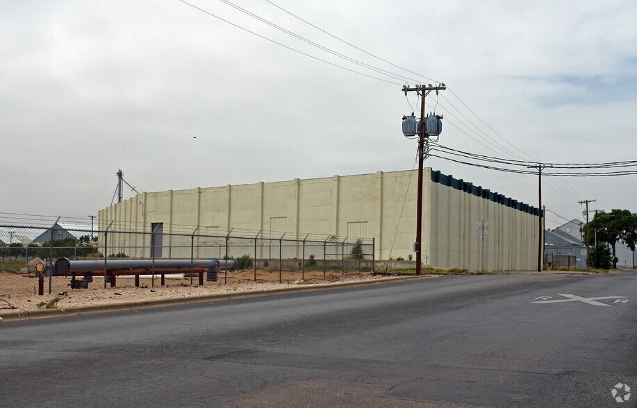More Photos Of 4002 Magnolia Ave, Lubbock Distribution For Lease