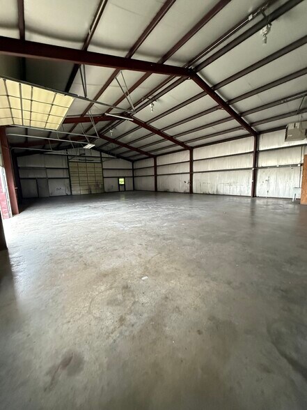 More Photos Of 12331 Three Elms Rd, Farmington Industrial For Lease
