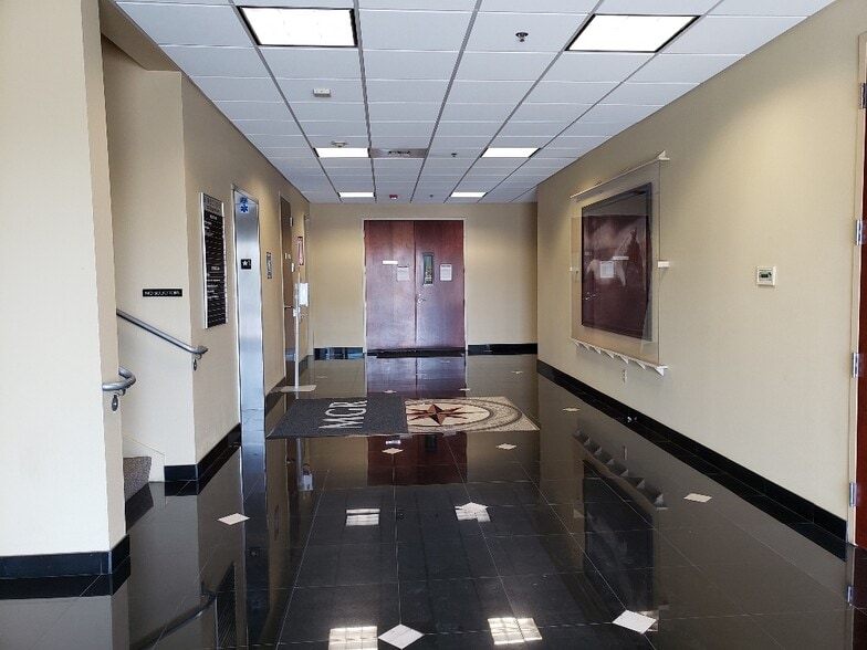 More Photos Of 1901 Orange Tree Ln, Redlands Office For Lease