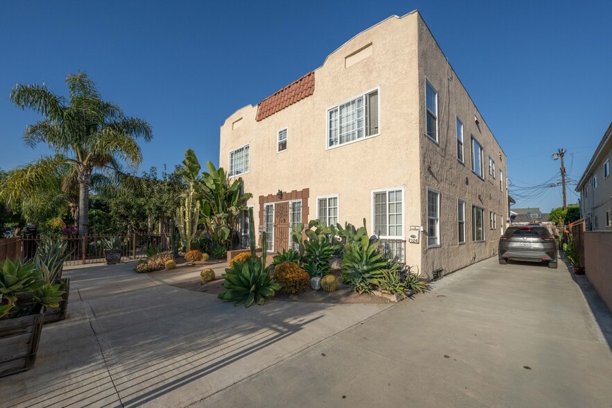 Primary Photo Of 2122 6th Ave, Los Angeles Apartments For Sale