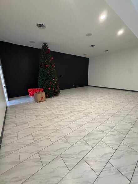 More Photos Of 11225 S Saginaw St, Grand Blanc Storefront Retail Office For Sale