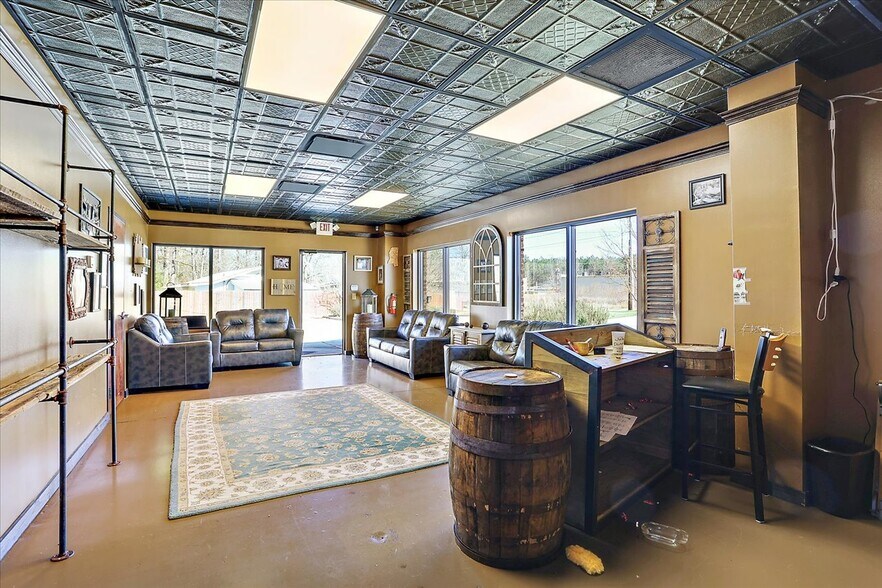 More Photos Of 15 Jackson Cir, Florence Restaurant For Sale